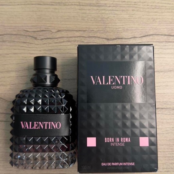 Valentino Black Textured Bottle - Picture 3 of 3